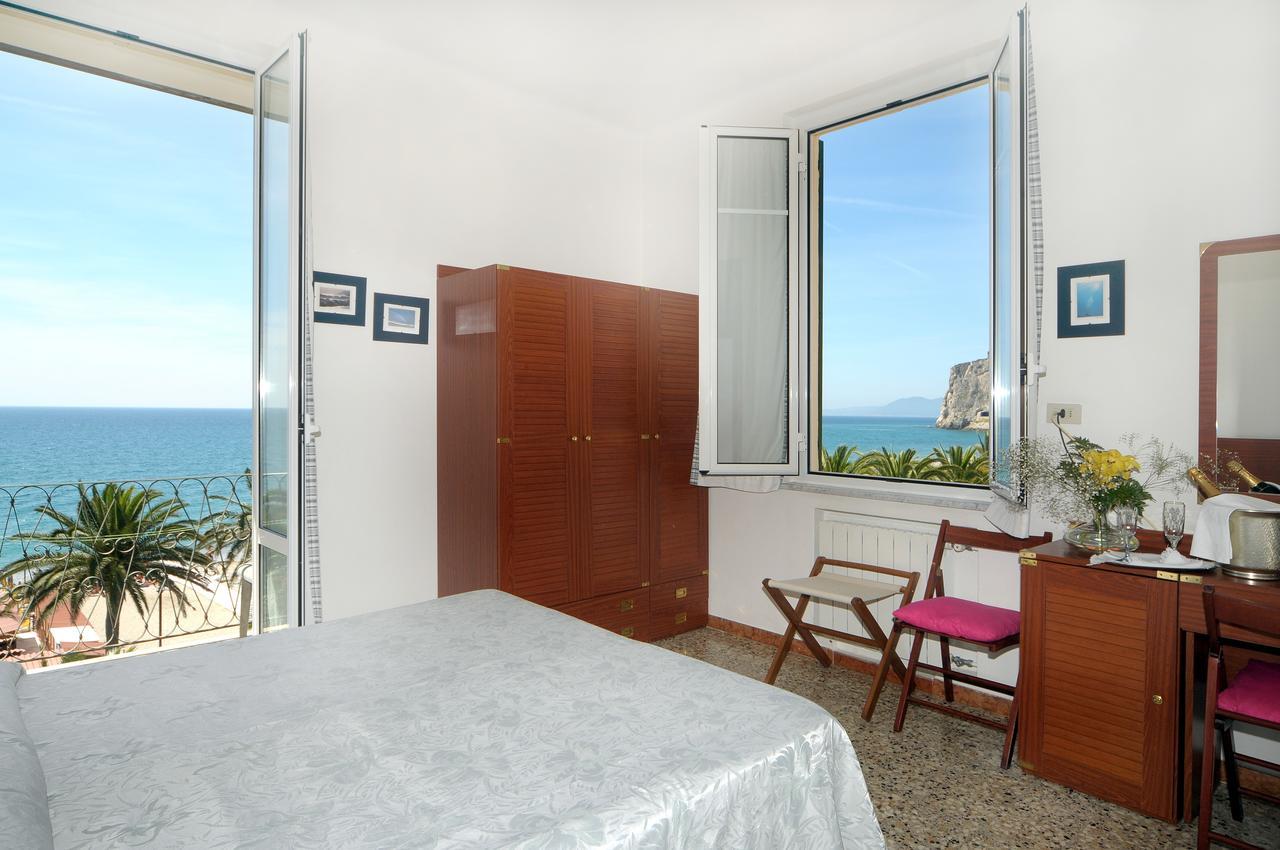 Hotel Gambone Finale Ligure Εξωτερικό φωτογραφία